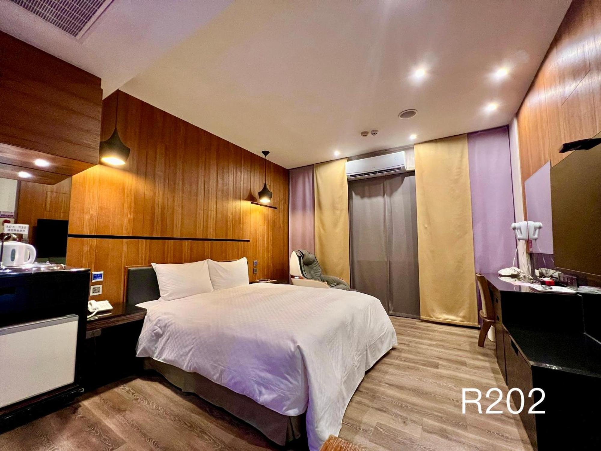 Catwalk Motel -Tainan Bagian luar foto