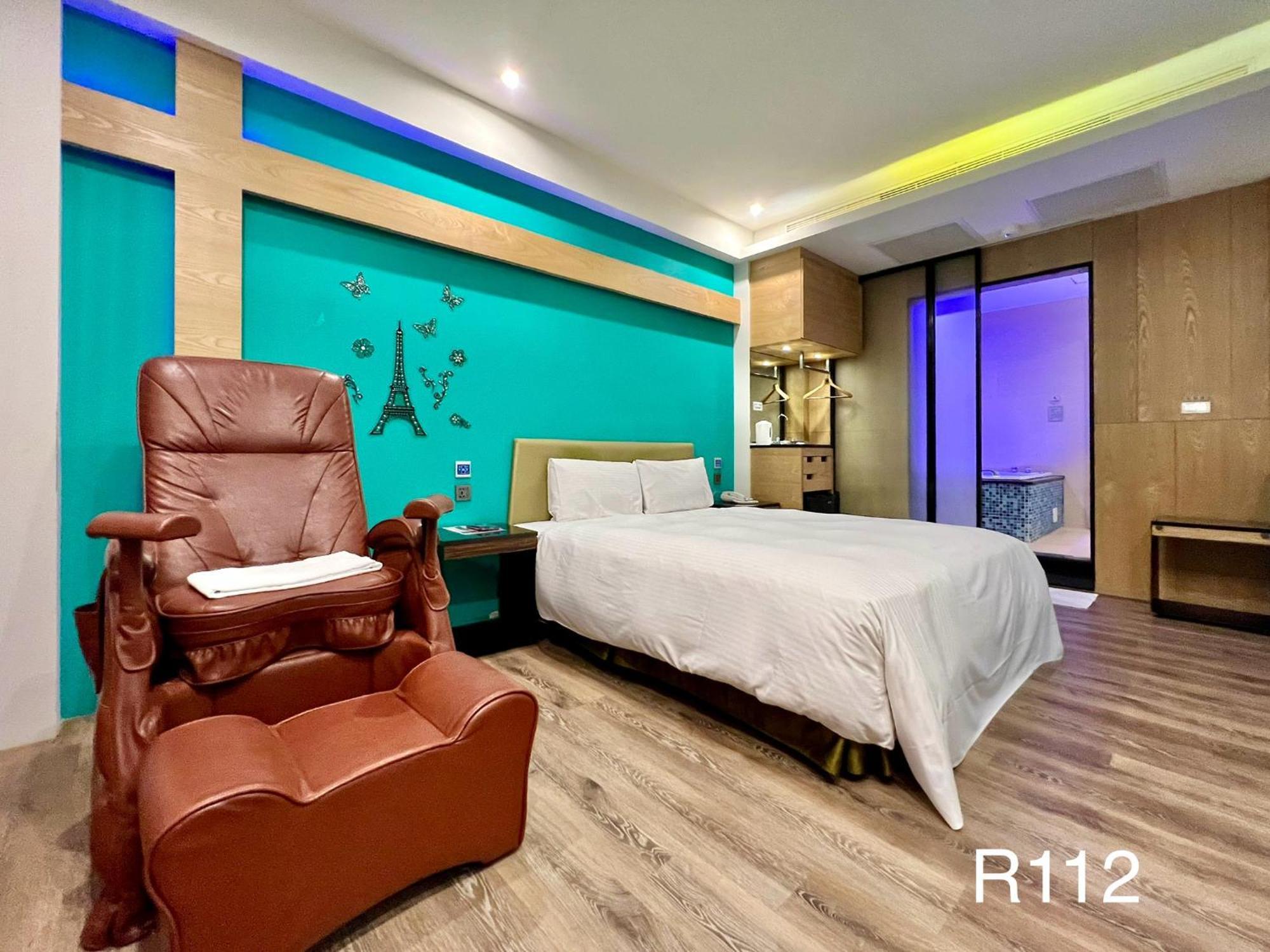 Catwalk Motel -Tainan Bagian luar foto