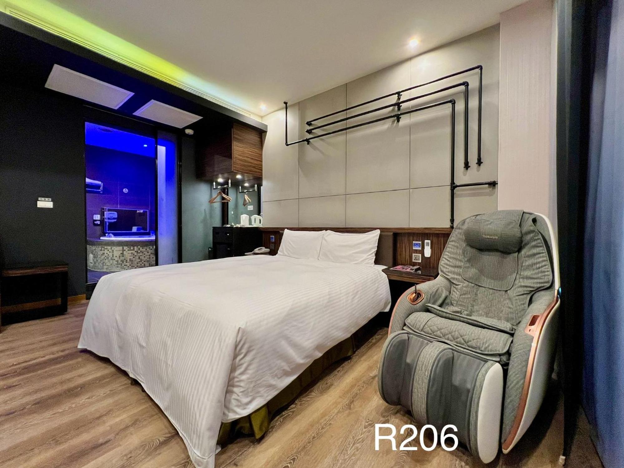 Catwalk Motel -Tainan Bagian luar foto