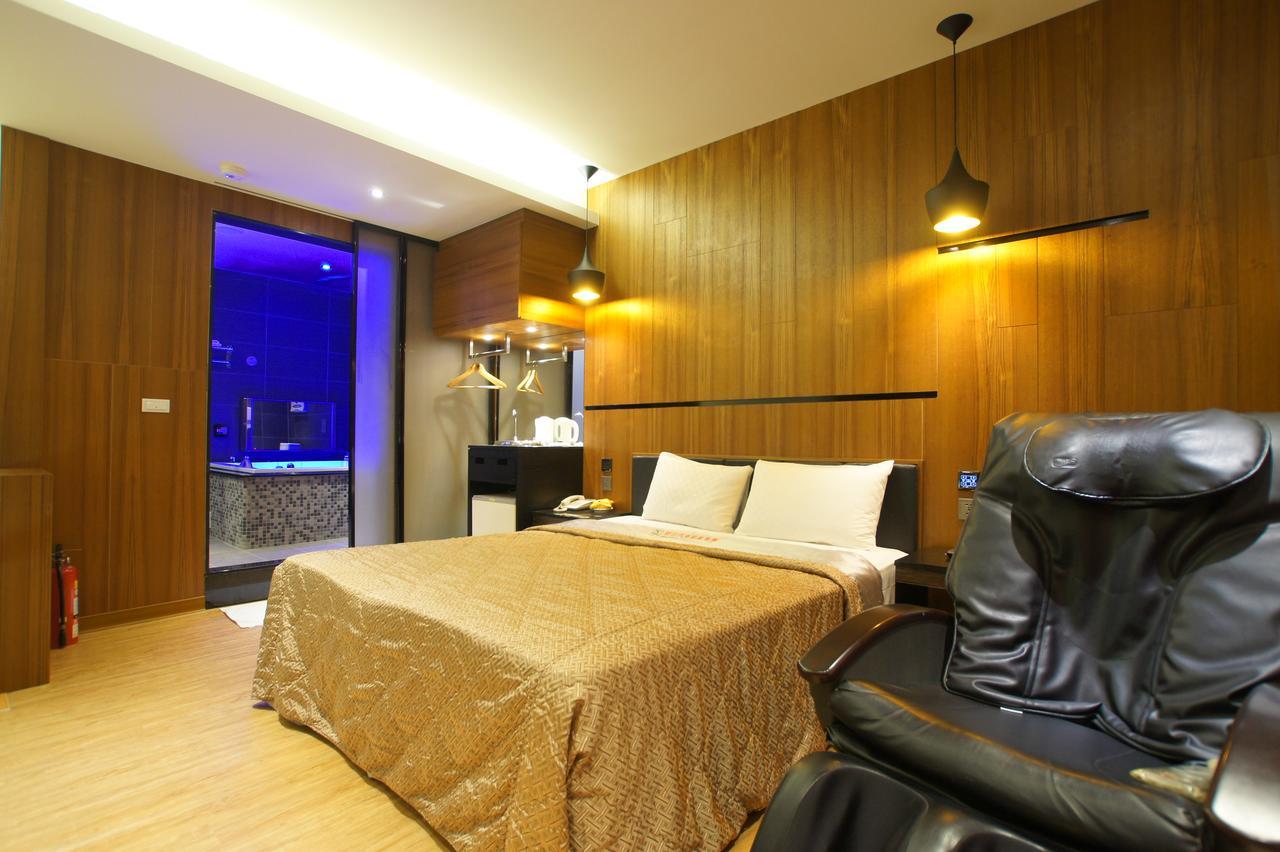 Catwalk Motel -Tainan Bagian luar foto
